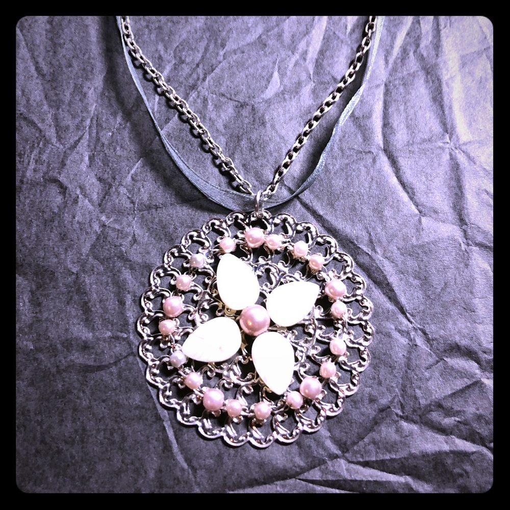Cookie Lee Pendant Necklace EUC